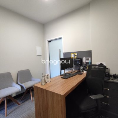 Sala com 76m², no bairro Centro em Florianópolis