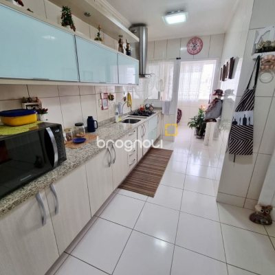 Apartamento com 74m², 2 quartos, 1 garagem, no bairro Balneário em Florianópolis