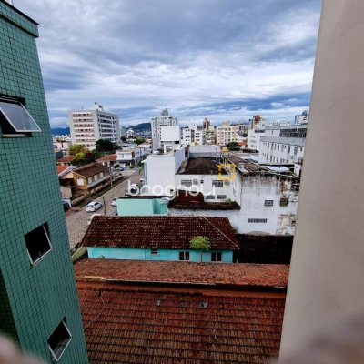 Apartamento com 74m², 2 quartos, 1 garagem, no bairro Balneário em Florianópolis