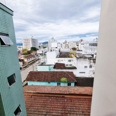 Apartamento com 74m², 2 quartos, 1 garagem, no bairro Balneário em Florianópolis
