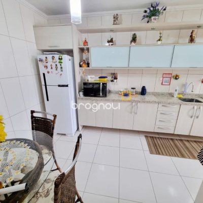 Apartamento com 74m², 2 quartos, 1 garagem, no bairro Balneário em Florianópolis