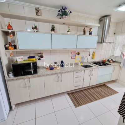 Apartamento com 74m², 2 quartos, 1 garagem, no bairro Balneário em Florianópolis