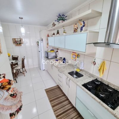 Apartamento com 74m², 2 quartos, 1 garagem, no bairro Balneário em Florianópolis