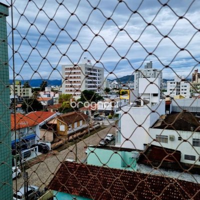 Apartamento com 74m², 2 quartos, 1 garagem, no bairro Balneário em Florianópolis