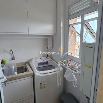Apartamento com 79m², 2 quartos (sendo 1 suíte), 2 garagens, no bairro Itacorubi em Florianópolis