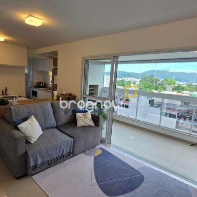Apartamento com 79m², 2 quartos (sendo 1 suíte), 2 garagens, no bairro Itacorubi em Florianópolis