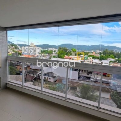 Apartamento com 79m², 2 quartos (sendo 1 suíte), 2 garagens, no bairro Itacorubi em Florianópolis