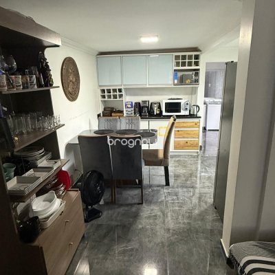 Casa com 126m², 2 quartos (sendo 1 suíte), 3 garagens, no bairro Rio Vermelho em Florianópolis