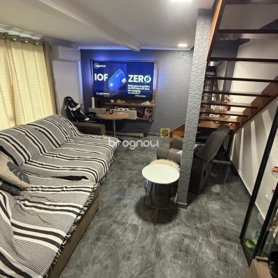 Casa com 126m², 2 quartos (sendo 1 suíte), 3 garagens, no bairro Rio Vermelho em Florianópolis