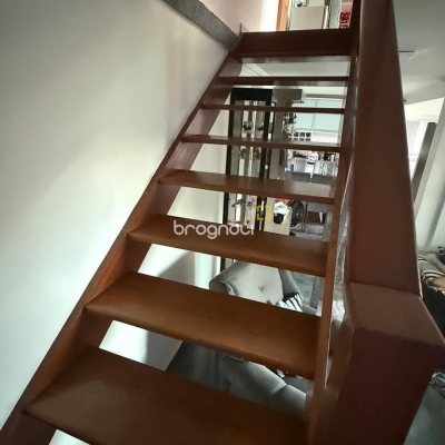 Casa com 126m², 2 quartos (sendo 1 suíte), 3 garagens, no bairro Rio Vermelho em Florianópolis