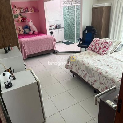 Casa com 126m², 2 quartos (sendo 1 suíte), 3 garagens, no bairro Rio Vermelho em Florianópolis