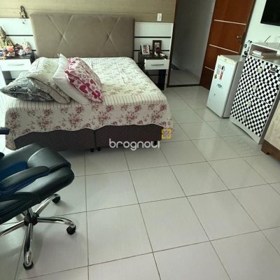 Casa com 126m², 2 quartos (sendo 1 suíte), 3 garagens, no bairro Rio Vermelho em Florianópolis
