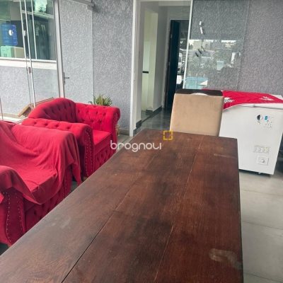 Casa com 126m², 2 quartos (sendo 1 suíte), 3 garagens, no bairro Rio Vermelho em Florianópolis