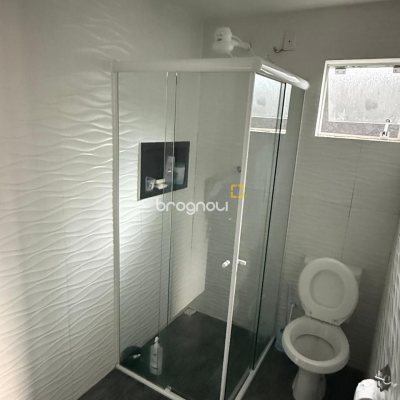Casa com 126m², 2 quartos (sendo 1 suíte), 3 garagens, no bairro Rio Vermelho em Florianópolis