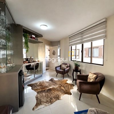 Apartamento com 128m², 3 quartos (sendo 1 suíte), 2 garagens, no bairro Centro em Florianópolis