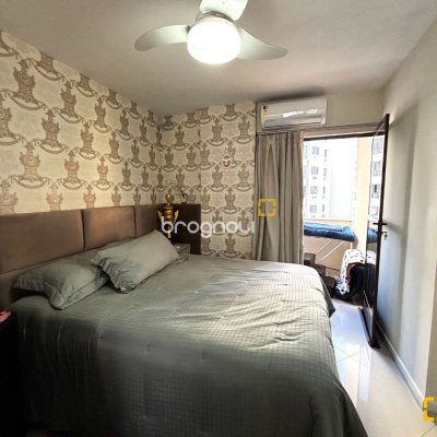 Apartamento com 128m², 3 quartos (sendo 1 suíte), 2 garagens, no bairro Centro em Florianópolis