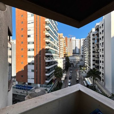 Apartamento com 128m², 3 quartos (sendo 1 suíte), 2 garagens, no bairro Centro em Florianópolis