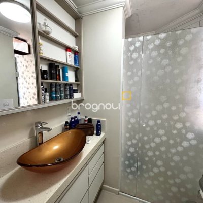 Apartamento com 128m², 3 quartos (sendo 1 suíte), 2 garagens, no bairro Centro em Florianópolis