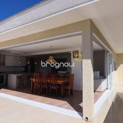 Cobertura com 165m², 4 quartos (sendo 2 suítes), 2 garagens, no bairro Ingleses em Florianópolis