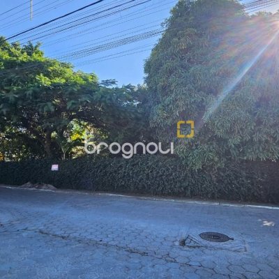 Terreno com 867m², no bairro Canasvieiras em Florianópolis
