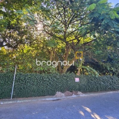 Terreno com 867m², no bairro Canasvieiras em Florianópolis