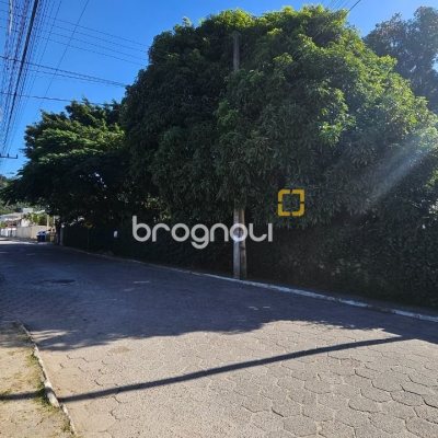 Terreno com 867m², no bairro Canasvieiras em Florianópolis