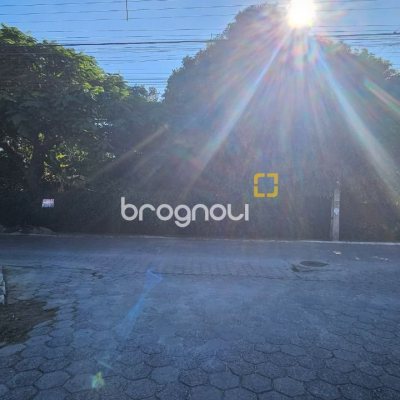 Terreno com 867m², no bairro Canasvieiras em Florianópolis