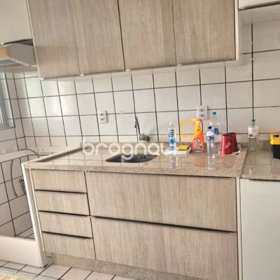 Apartamento com 78m², 3 quartos (sendo 1 suíte), 1 garagem, no bairro Campinas em São José