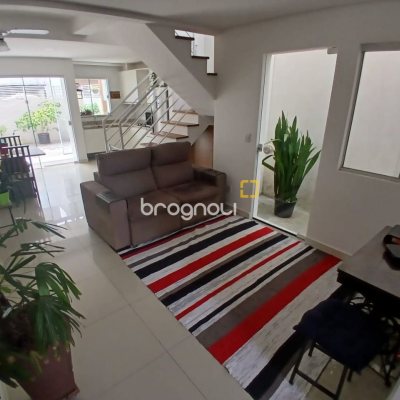 Casa com 124m², 2 quartos (sendo 2 suítes), 2 garagens, no bairro Ribeirão da Ilha em Florianópolis