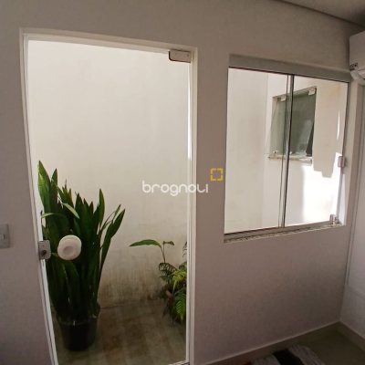 Casa com 124m², 2 quartos (sendo 2 suítes), 2 garagens, no bairro Ribeirão da Ilha em Florianópolis