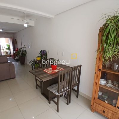 Casa com 124m², 2 quartos (sendo 2 suítes), 2 garagens, no bairro Ribeirão da Ilha em Florianópolis