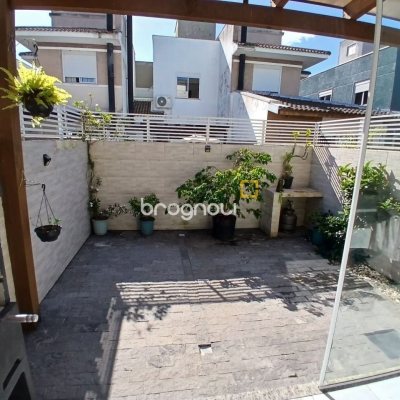 Casa com 124m², 2 quartos (sendo 2 suítes), 2 garagens, no bairro Ribeirão da Ilha em Florianópolis