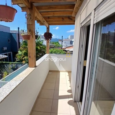 Casa com 124m², 2 quartos (sendo 2 suítes), 2 garagens, no bairro Ribeirão da Ilha em Florianópolis