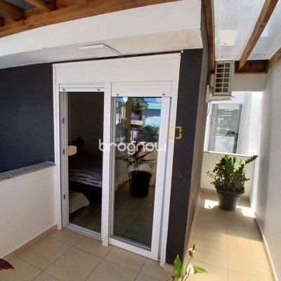 Casa com 124m², 2 quartos (sendo 2 suítes), 2 garagens, no bairro Ribeirão da Ilha em Florianópolis