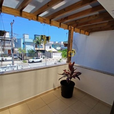 Casa com 124m², 2 quartos (sendo 2 suítes), 2 garagens, no bairro Ribeirão da Ilha em Florianópolis
