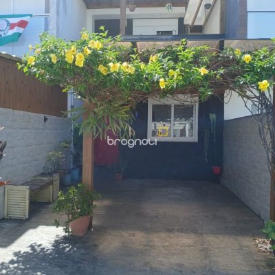 Casa com 124m², 2 quartos (sendo 2 suítes), 2 garagens, no bairro Ribeirão da Ilha em Florianópolis