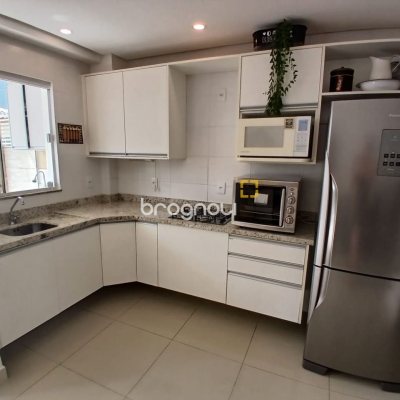 Casa com 124m², 2 quartos (sendo 2 suítes), 2 garagens, no bairro Ribeirão da Ilha em Florianópolis