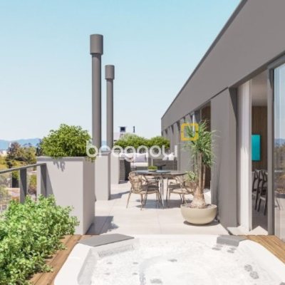 Cobertura com 128m², 2 quartos (sendo 1 suíte), 1 garagem, no bairro Cachoeira do Bom Jesus em Florianópolis