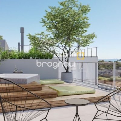 Cobertura com 128m², 2 quartos (sendo 1 suíte), 1 garagem, no bairro Cachoeira do Bom Jesus em Florianópolis