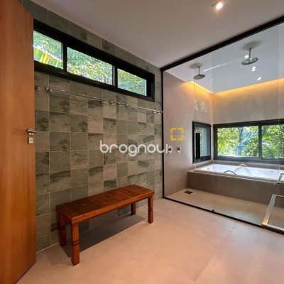 Casa com 323m², 3 quartos (sendo 3 suítes), no bairro Lagoa da Conceição em Florianópolis