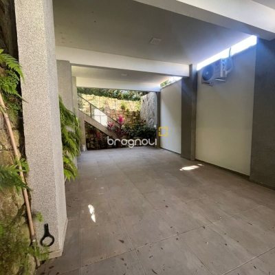 Casa com 323m², 3 quartos (sendo 3 suítes), no bairro Lagoa da Conceição em Florianópolis