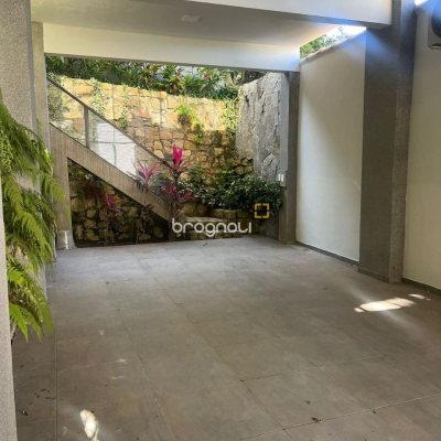 Casa com 323m², 3 quartos (sendo 3 suítes), no bairro Lagoa da Conceição em Florianópolis