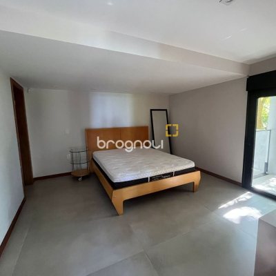 Casa com 323m², 3 quartos (sendo 3 suítes), no bairro Lagoa da Conceição em Florianópolis
