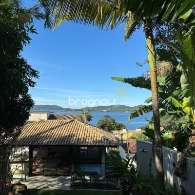 Casa com 323m², 3 quartos (sendo 3 suítes), no bairro Lagoa da Conceição em Florianópolis