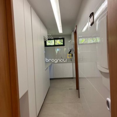 Casa com 323m², 3 quartos (sendo 3 suítes), no bairro Lagoa da Conceição em Florianópolis