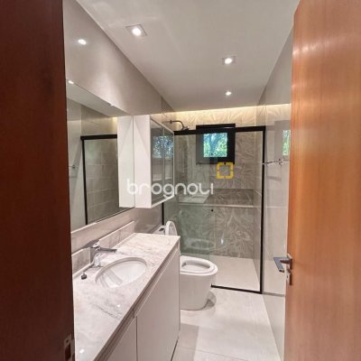 Casa com 323m², 3 quartos (sendo 3 suítes), no bairro Lagoa da Conceição em Florianópolis
