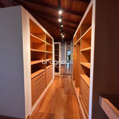Casa com 323m², 3 quartos (sendo 3 suítes), no bairro Lagoa da Conceição em Florianópolis
