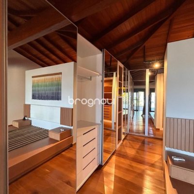 Casa com 323m², 3 quartos (sendo 3 suítes), no bairro Lagoa da Conceição em Florianópolis