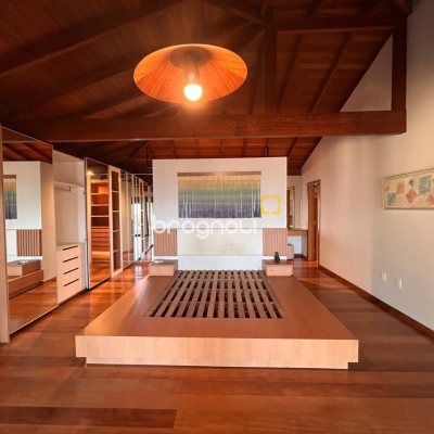 Casa com 323m², 3 quartos (sendo 3 suítes), no bairro Lagoa da Conceição em Florianópolis