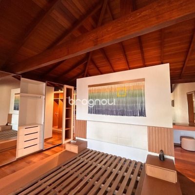 Casa com 323m², 3 quartos (sendo 3 suítes), no bairro Lagoa da Conceição em Florianópolis